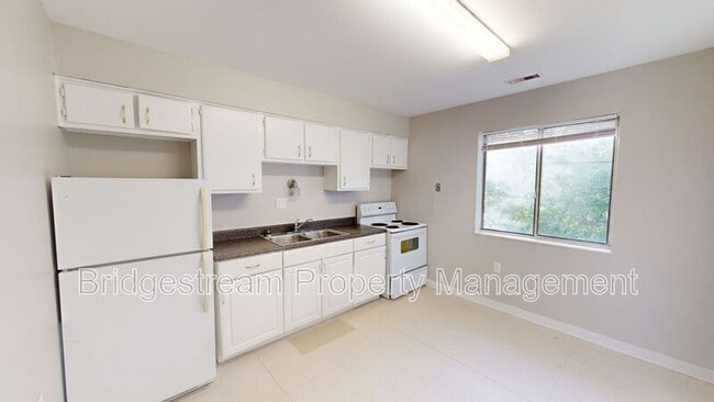 Building Photo - 7837 N Main St Rental
