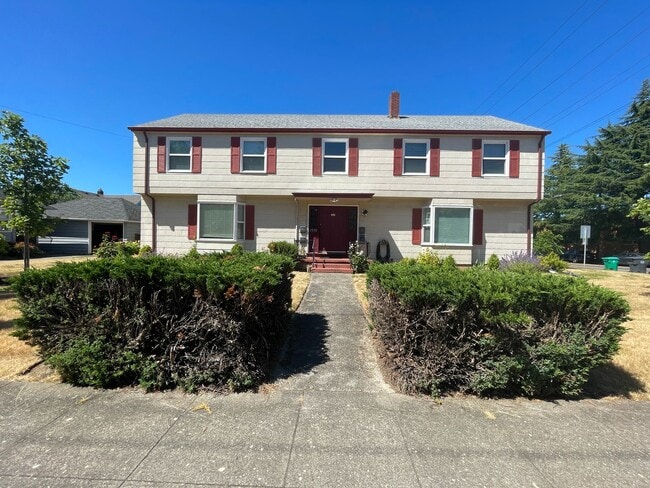 Building Photo - Charming Second Floor 1-Bedroom Close to Peninsula Park! Unit C