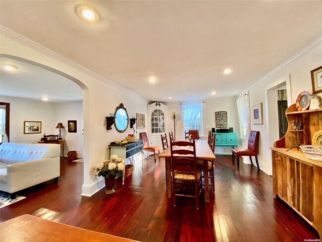 Photo - 1975 Youngs Ave