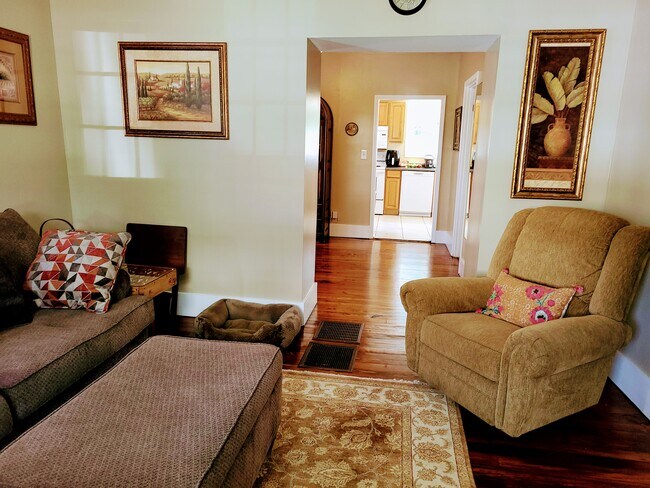 Photo - 635 Mountain Ave SE