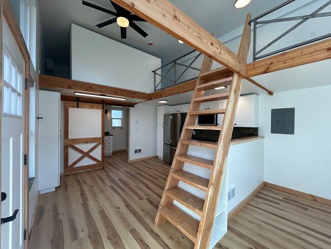 Building Photo - 514 Bierney Creek Rd Unit 2 - "Side Loft" (826)