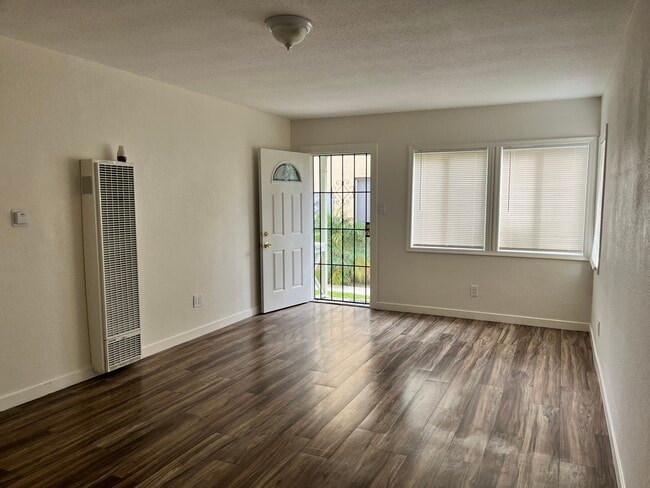 Photo - 16016 S Harvard Blvd Unidad C