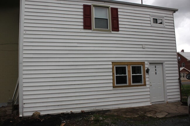 218 S Main St