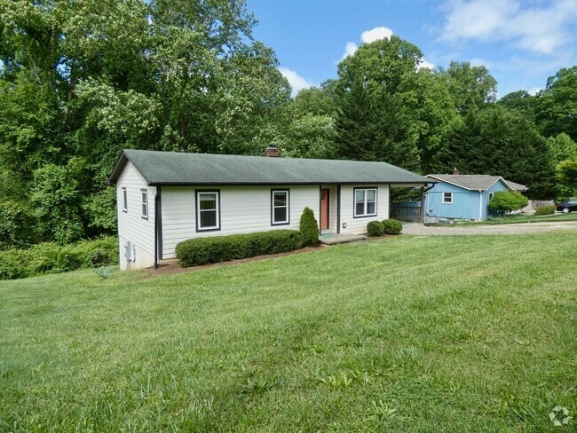 Building Photo - Sweet Ranch-Style Home in Montford