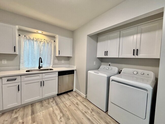 Photo - Newly Renovated 3Bedroom Duplex on Garden Home!!
