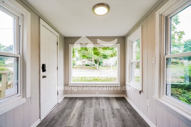 Photo - 5920 N 68th St