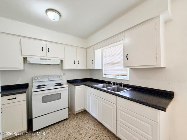 Photo - 1590 S Deleon Ave