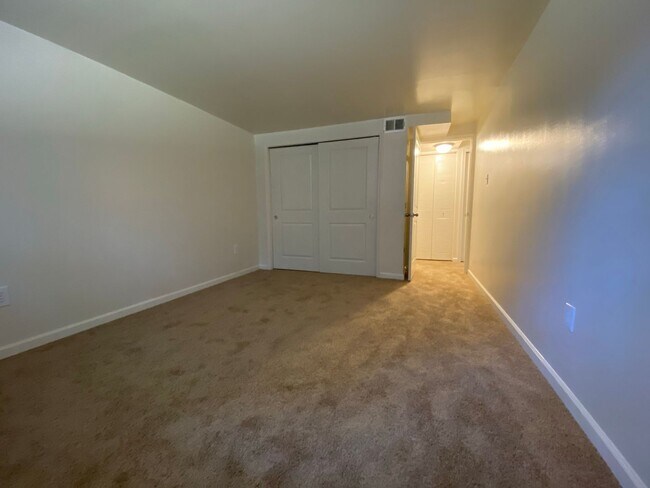 Photo - Fantastic North Hills 1 BR! Equipped Kitchen Including Dishwasher! Call TODAY! Unit 502