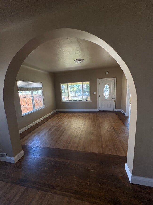 Photo - 545 W Main St