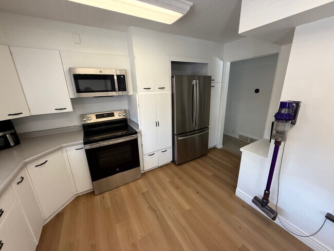 Photo - 2258 Claybourne Ave S Unidad A