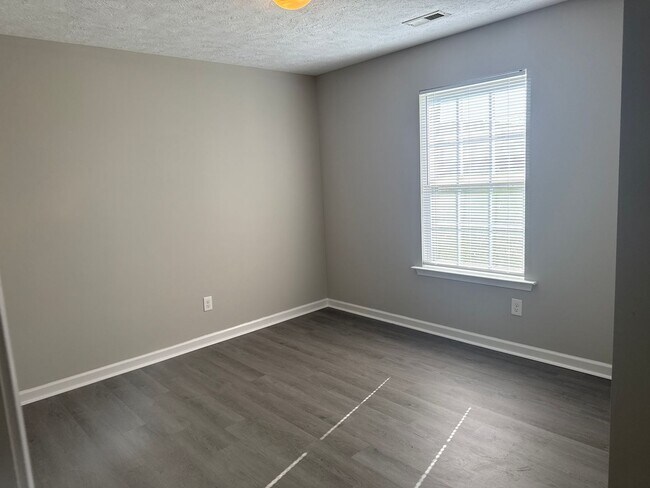 Photo - 1405 Bairdscorner Dr