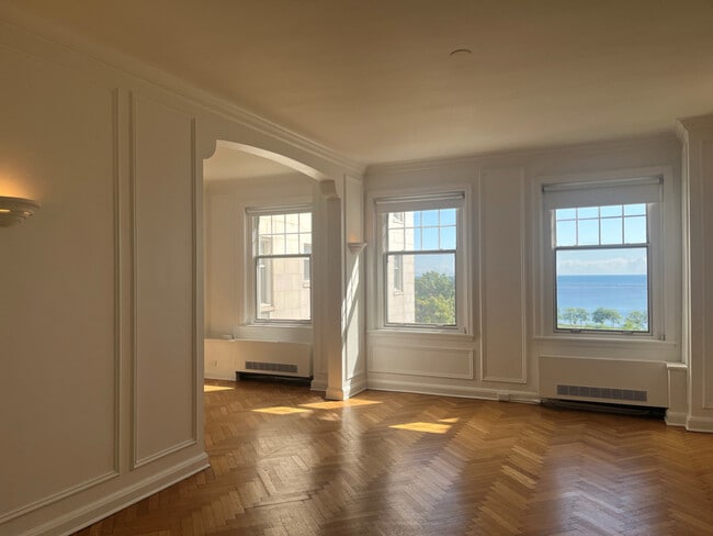 Photo - 925 E Wells St Unidad 324/325