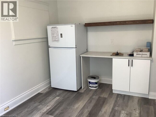 Photo - 90 Kent St S