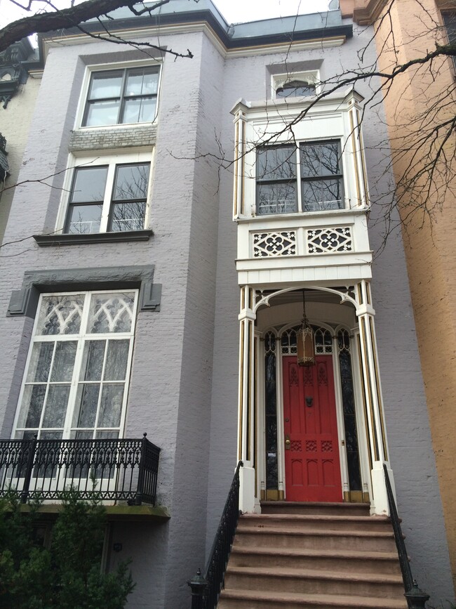 Front of house - 7 Madison Pl Apartments Unit Studio