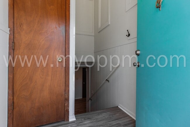 Photo - Gorgeous 3 Bedroom / 1 Bathroom Duplex | Gretna