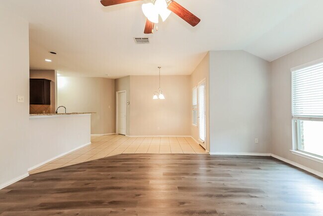 Photo - 1108 Lubbock Ln
