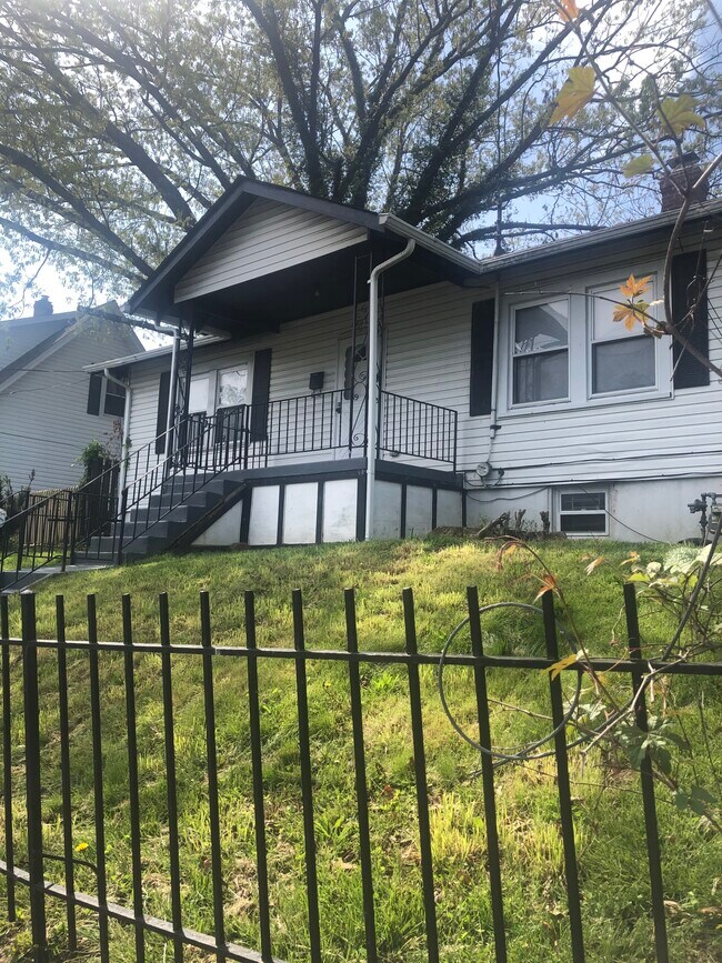 Photo - 4707 Eads St NE