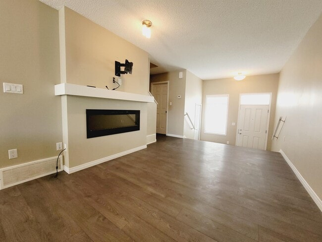 Photo - 9151 Shaw Way SW