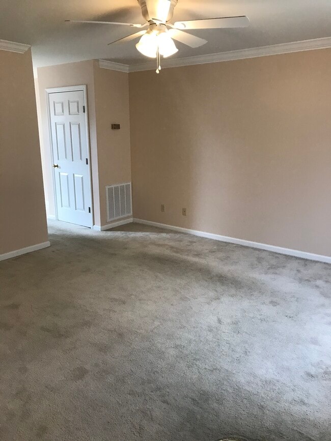 Photo - 220 Pepperhill Dr