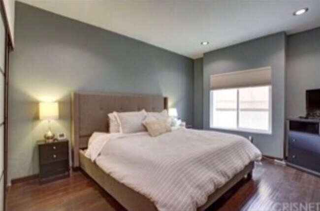 Photo - 5420 Sylmar Ave Unit 102