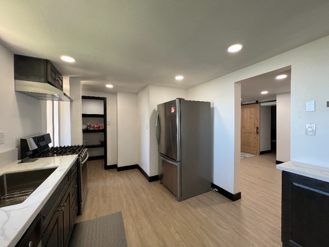 Photo - 1960 Willow Dr