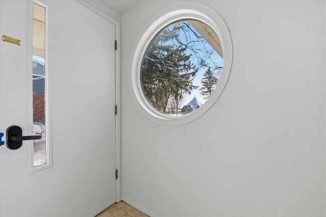 Photo - 1510 Barnard Rd