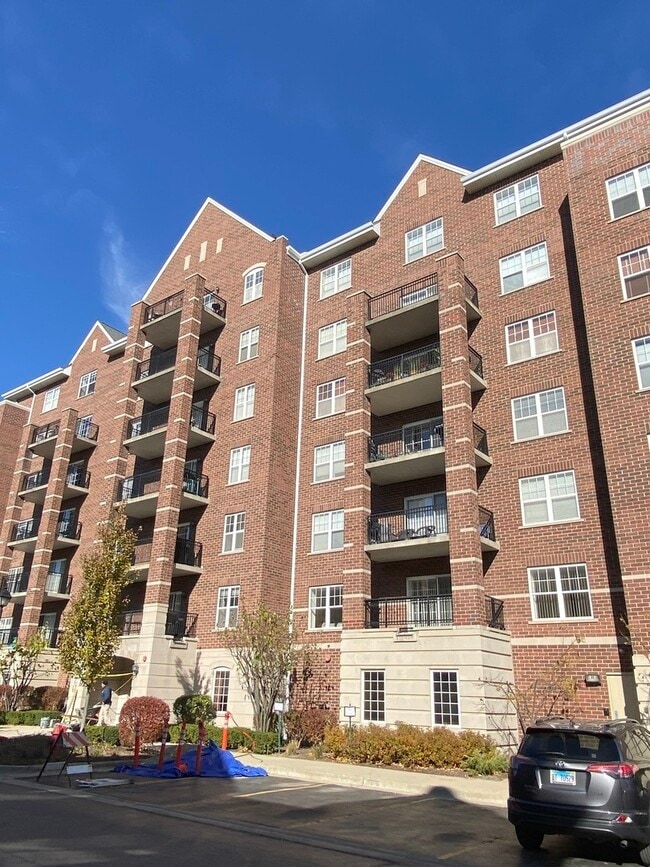 Building Photo - 390 W Mahogany Ct Unit 203