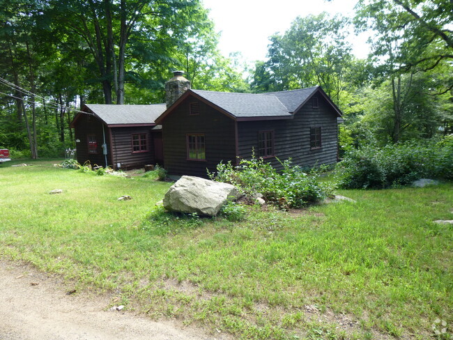 Building Photo - 39 Schoolhouse Ln