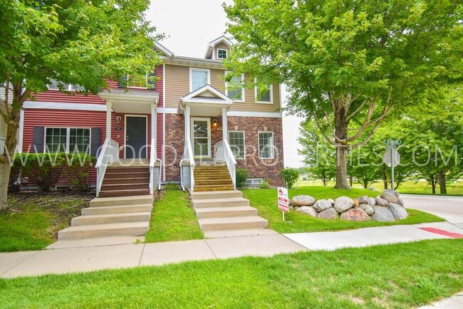 Building Photo - 3 Bedroom 2 Bath Townhome End unit in Glenn Village!!!