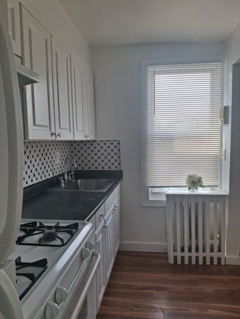 2582 Richmond Ter