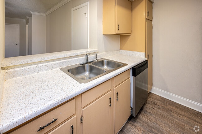2BR, 1.5BA Townhouse - 982SF - Kitchen