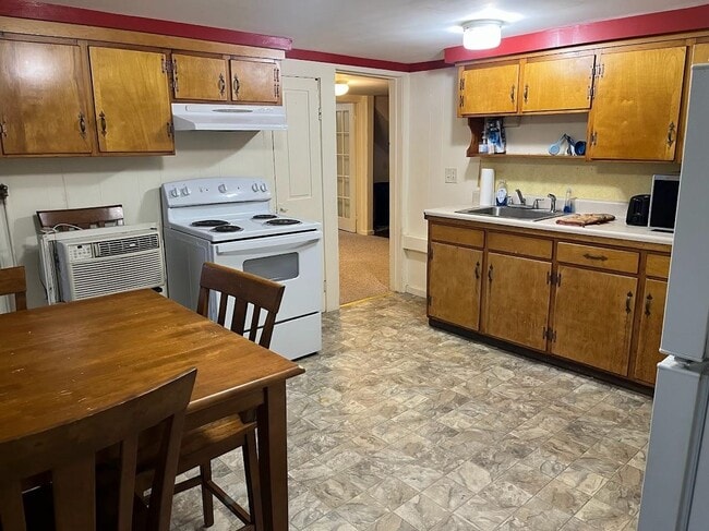 Photo - 52 Central St