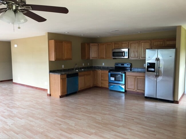 Building Photo - 38 Dunsford Dr Unit 10