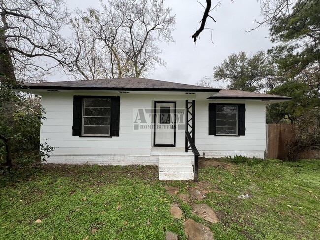 Building Photo - Renovated 2 Bed 1 Bath house for rent in T...