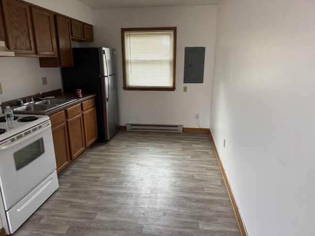 Building Photo - 93 Burt Ave Unit 93 Burt Avenue Apt B