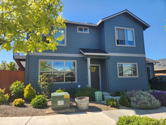 Building Photo - COMING SOON - Lovely Talent home - Can be ...