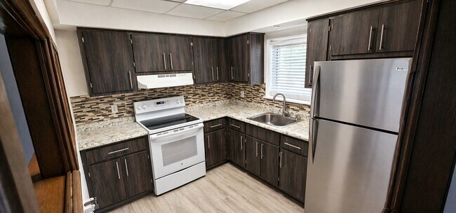 Photo - 1360 Oxford Dr Unit A