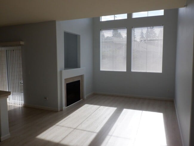 Photo - 2075 Simmons St