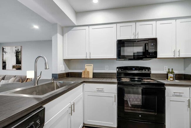 Building Photo - Mezzo of Tampa Palms Rental