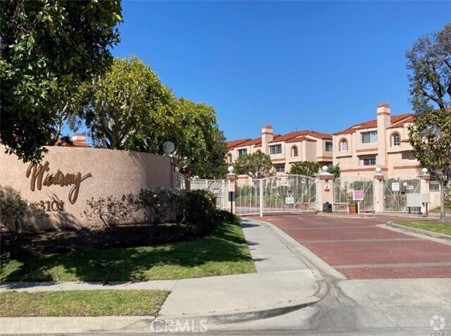 Building Photo - 3101 Plaza del Amo Rental