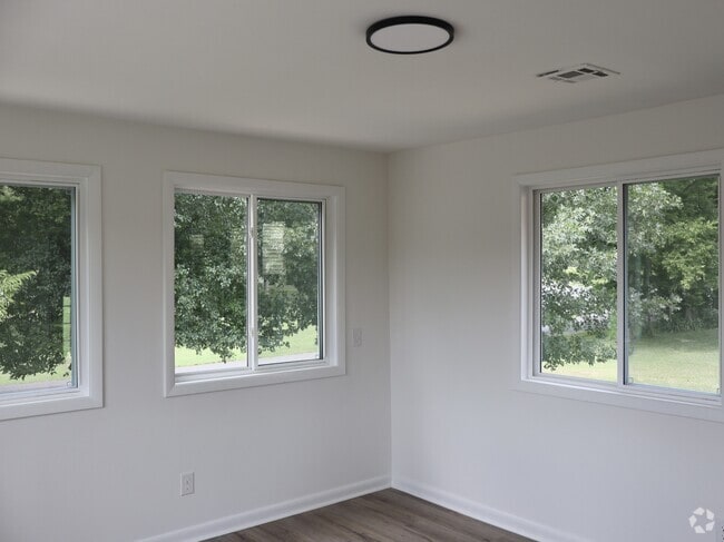 Building Photo - 129 Lake Point Dr Rental