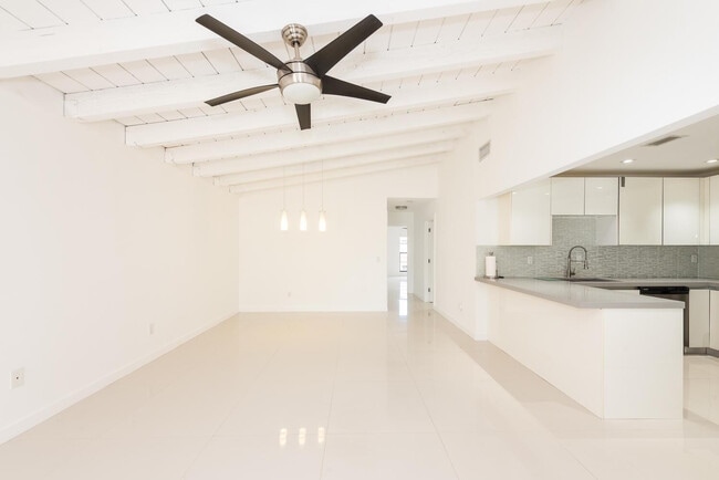 Building Photo - 6604 SW 114th Pl Unit C72