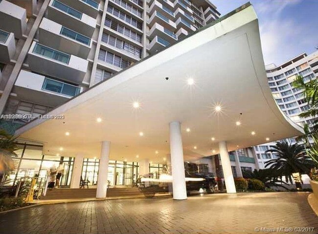Building Photo - 1000 West Ave Unit PH32 Rental