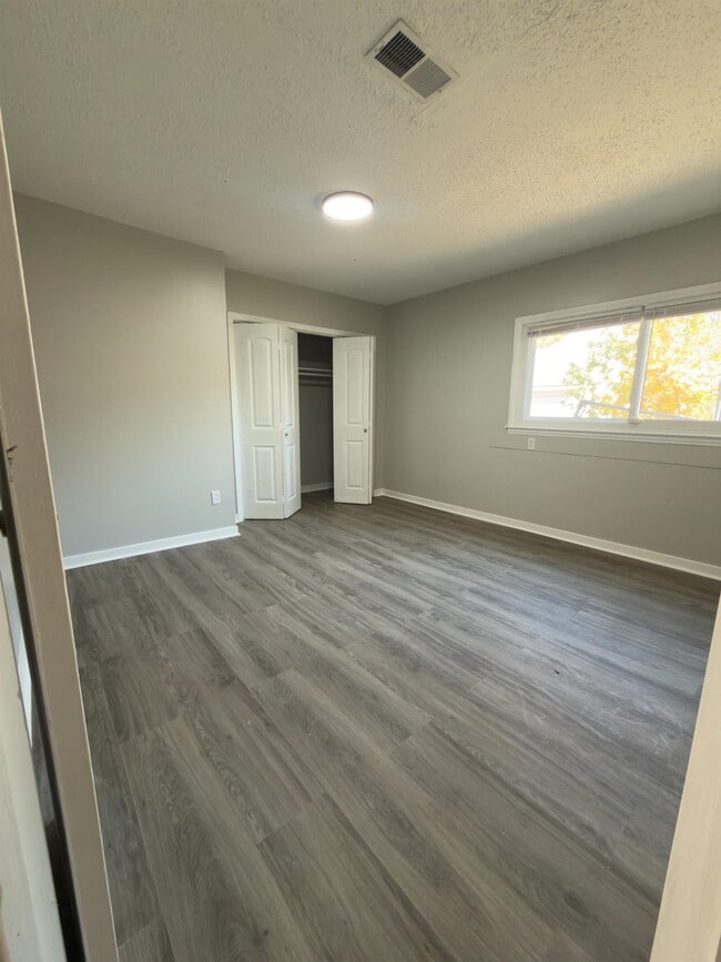 Photo - 3443 Barron Ave