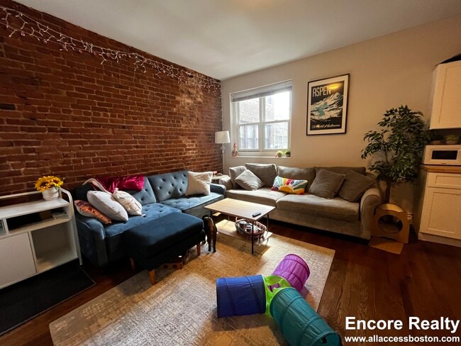 Building Photo - 121 Longwood Ave Unit 15-4