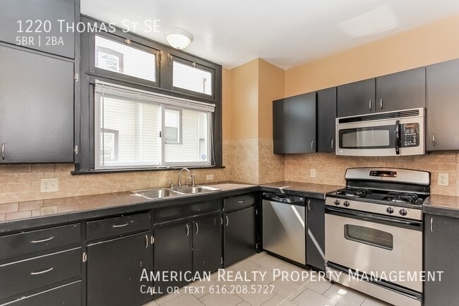 Photo - 1220 Thomas St SE