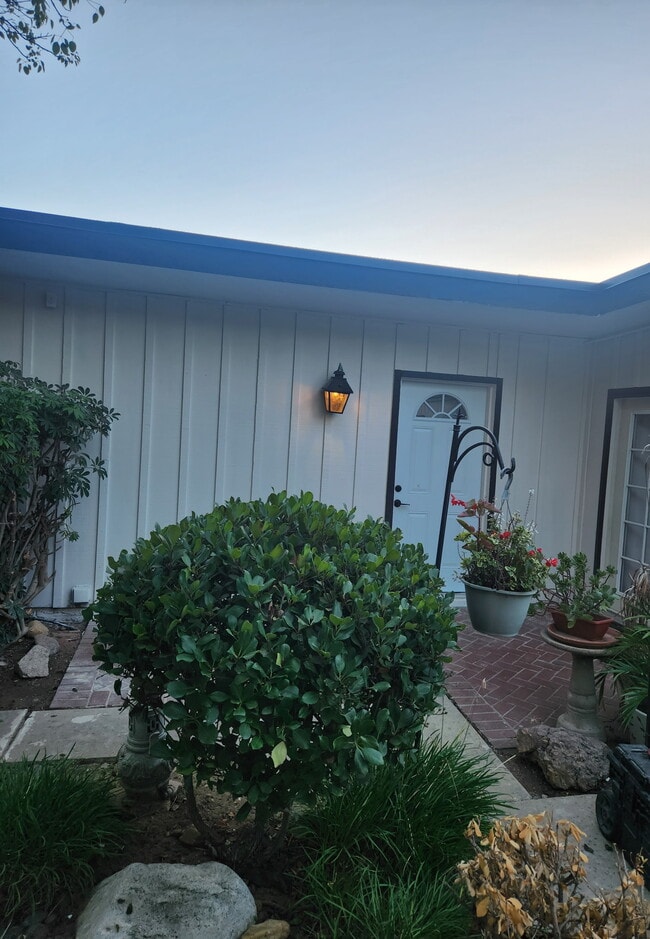 Building Photo - 7608 Buena Vista Dr