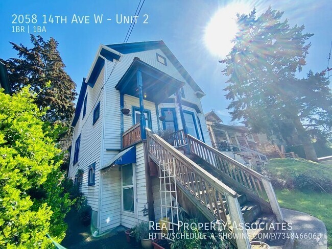 Building Photo - Large Triplex 1-Bedroom Available in Queen... Unit 2 Rental