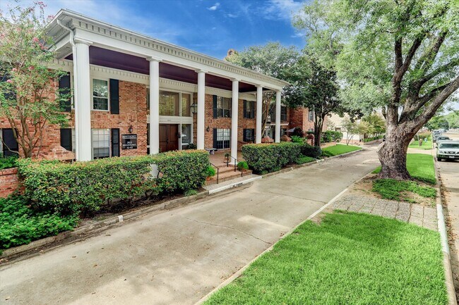 Photo - 2824 Briarhurst Dr