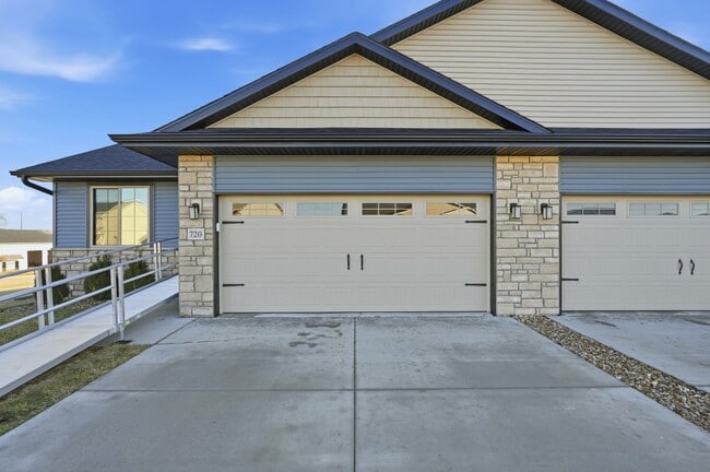 Photo - 720 Creekside Dr